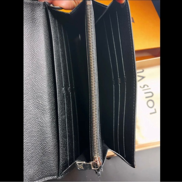 Louis Vuitton Rare Limited Edition Geisha Kabuki Eyes Fold Over Wallet. - Picture 4 of 8